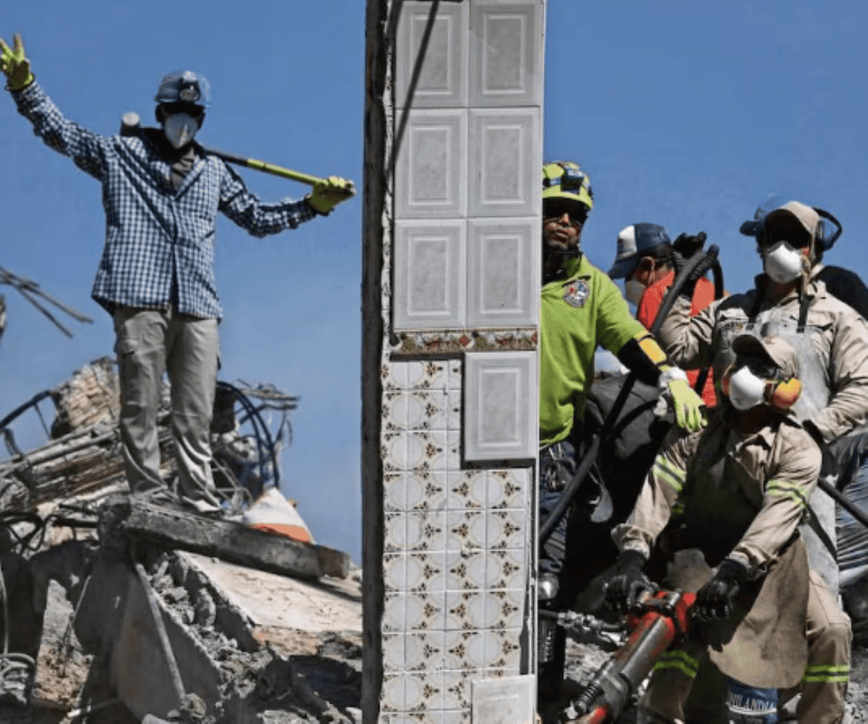 Días después del sismo en Colombia, tres sobrevivientes bajo losas