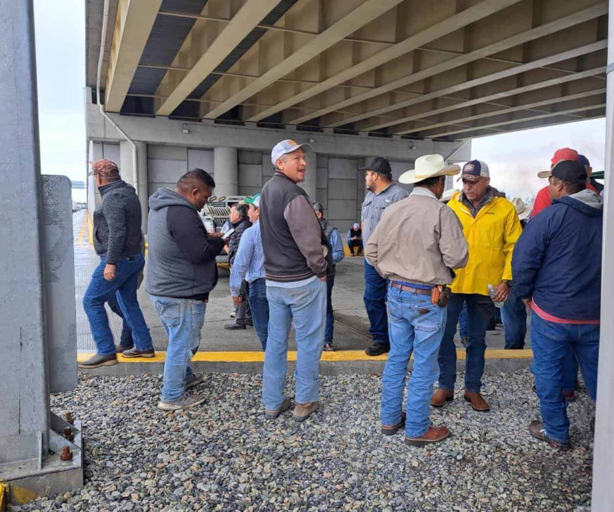 Protestan productores falta de apoyo federal