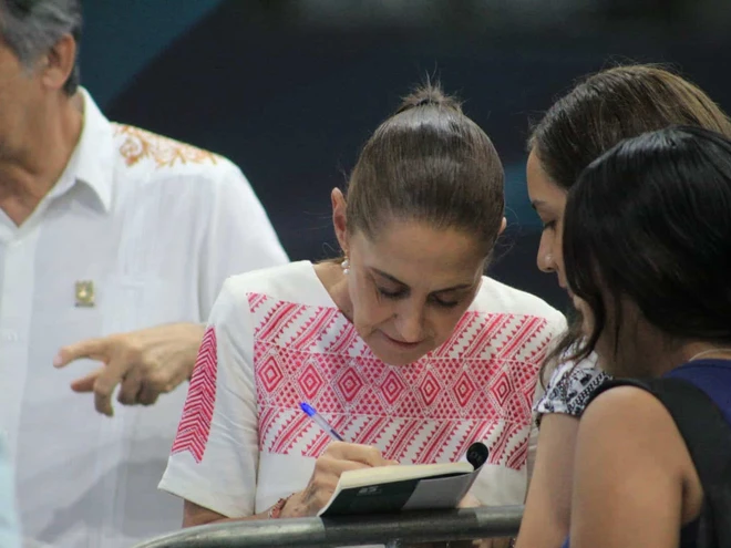  Sheinbaum defiende derechos para jóvenes en Victoria