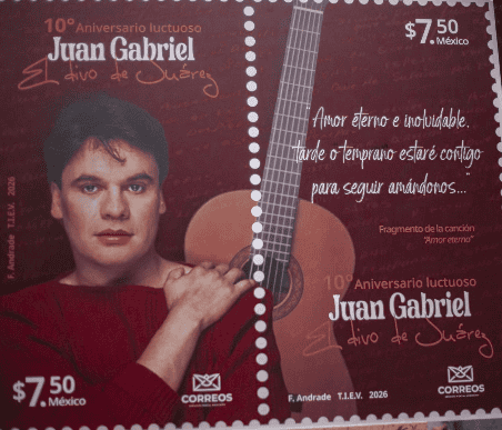 Lanzan timbre postal en honor a Juan Gabriel
