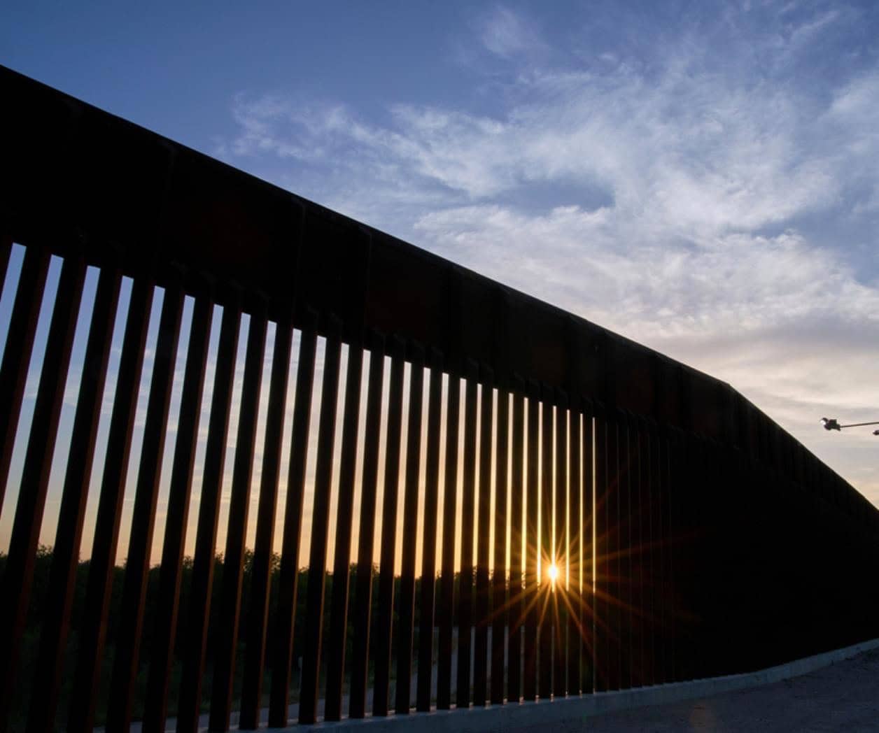 Juez se niega a frenar la construcción de muro fronterizo en reserva tribal de Arizona