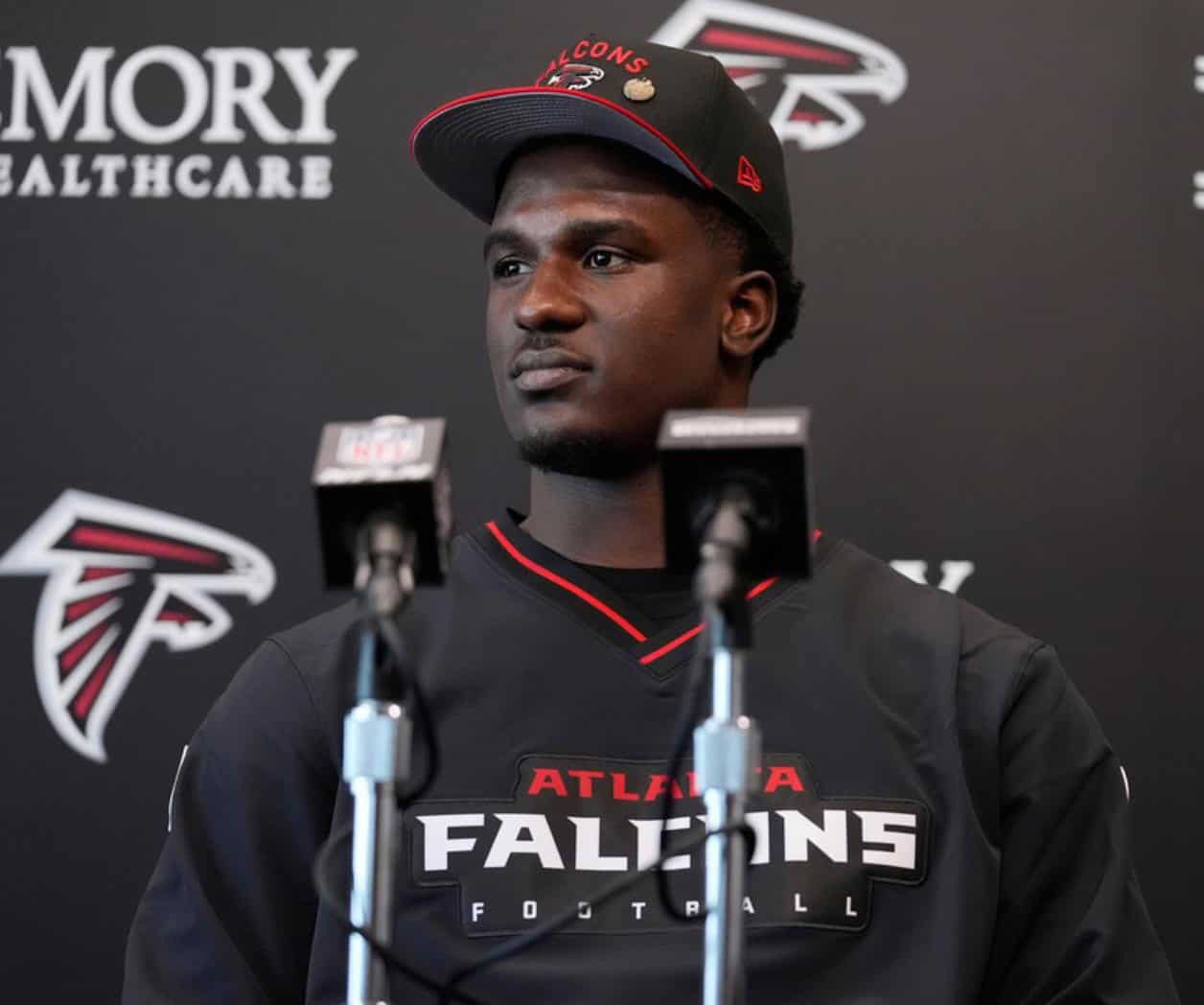 NFL suspende 8 partidos a James Pearce Jr. de Falcons