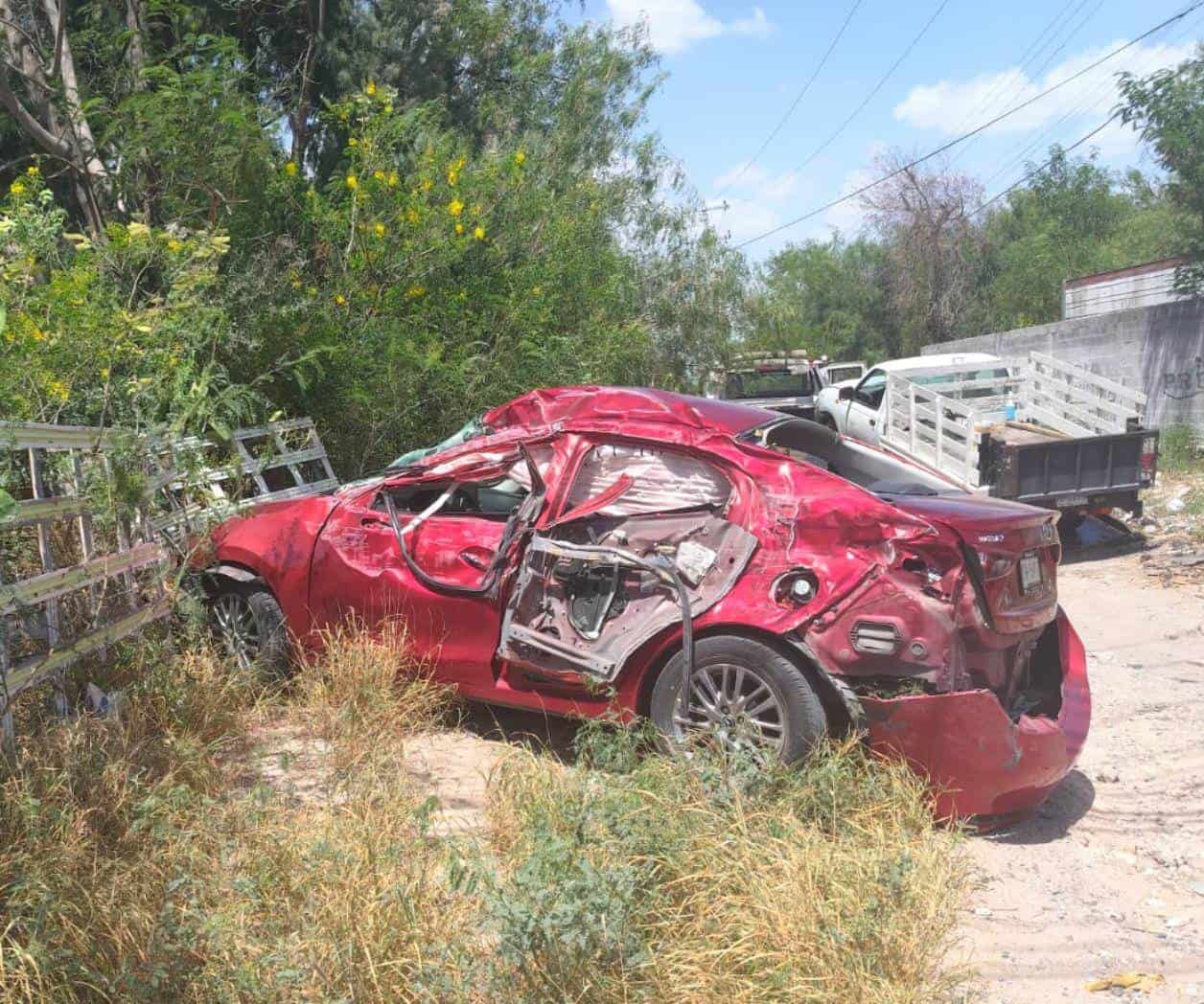 Percance múltiple deja a mujer y niña heridas