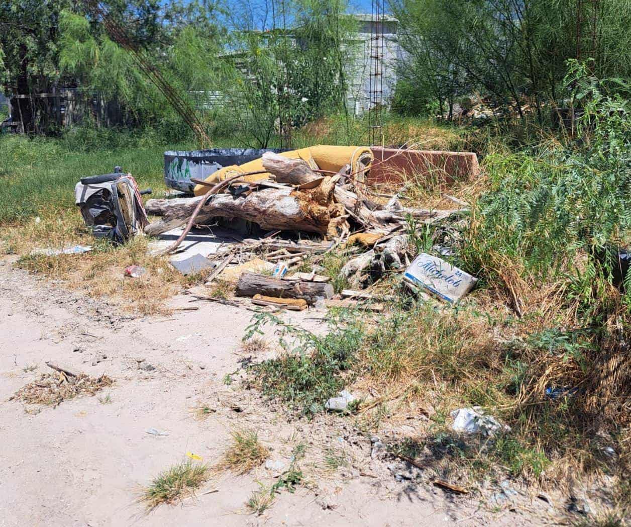 Abunda mucha basura junto al dren Reynosa