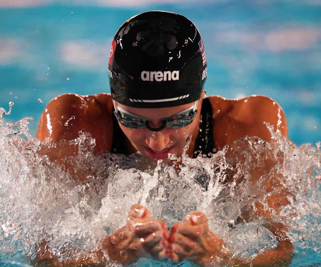 Kate Douglass con nueva marca en los 50 libres