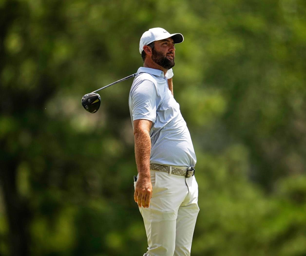 Scheffler toma una ventaja de 2 golpes  sobre Burns e Im
