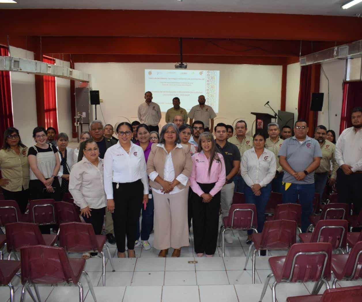Rinden informe de cuentas del CBTis 220