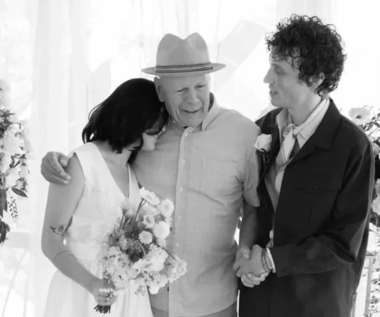 Acude a boda de su hija