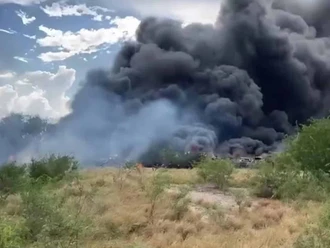 Se registra incendio en predio junto a corralón en Reynosa