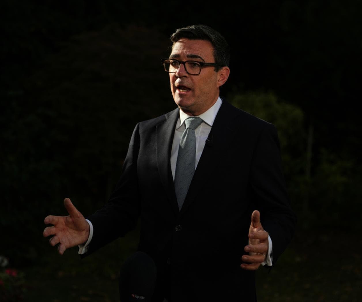 Primer ministro británico Burnham víctima de suplantación