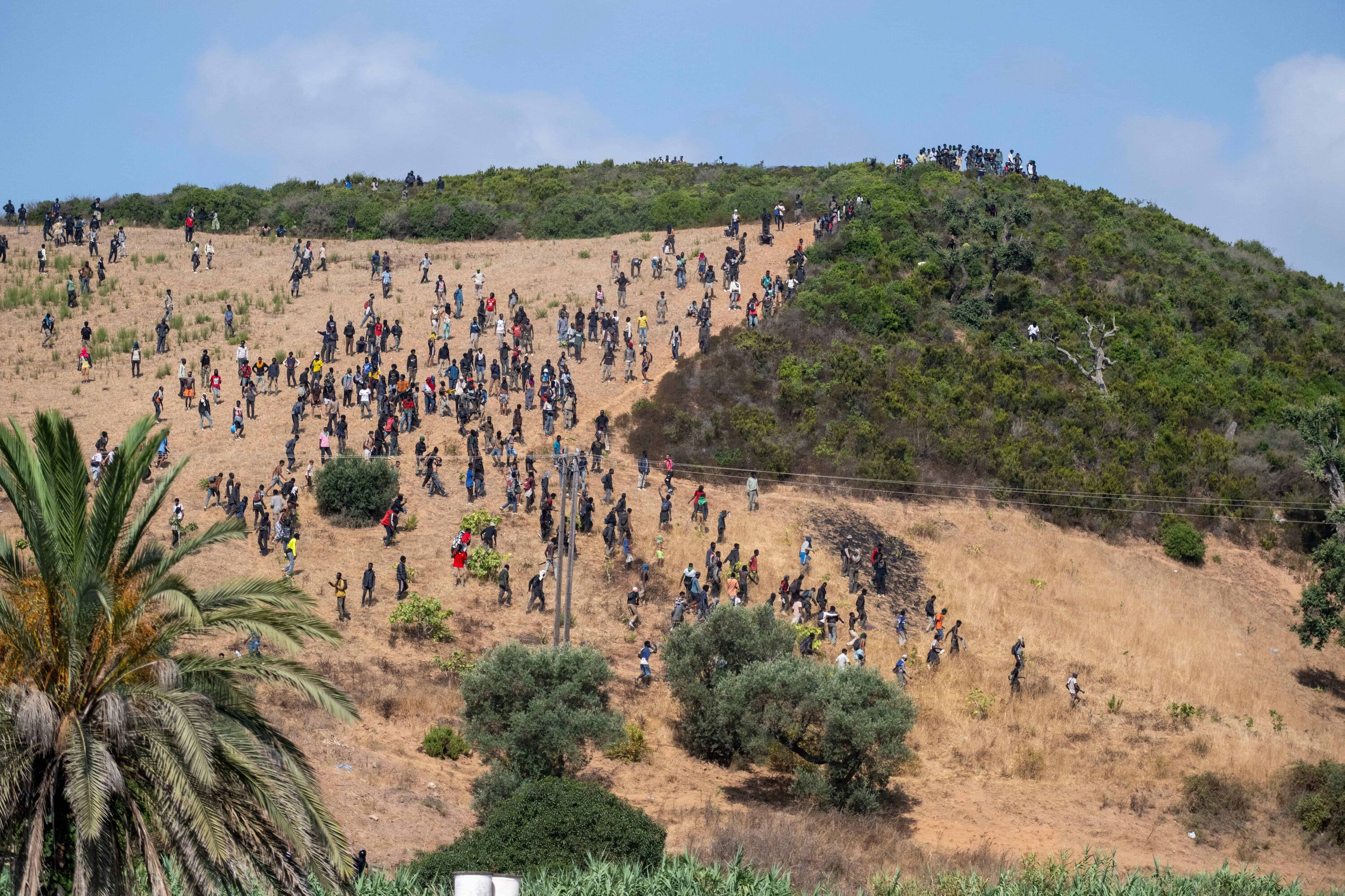 Fuerzas marroquíes arrestan 300 migrantes que en Ceuta