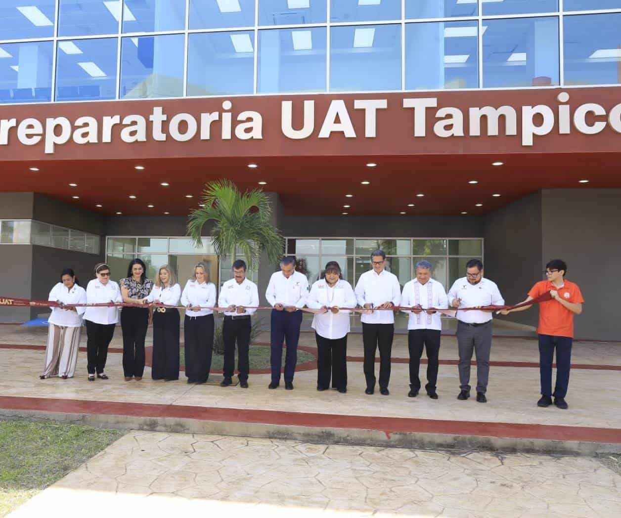 Inaugura Américo preparatoria de la UAT en Tampico