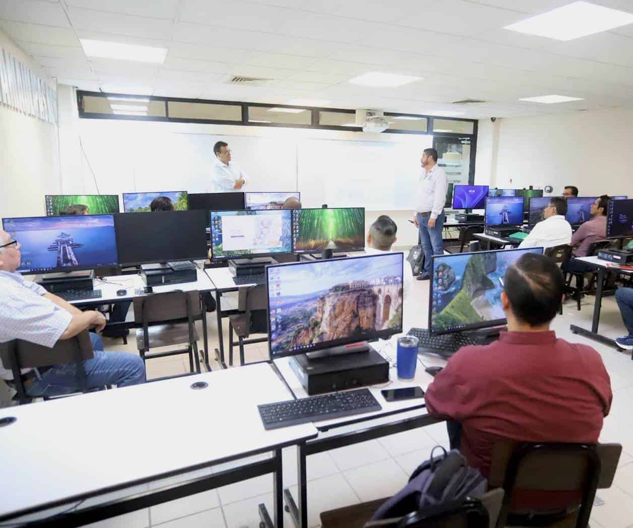 Capacitan a docentes en semiconductores