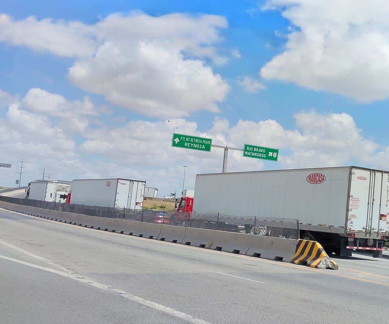 Fallas y revisiones colapsan cruce Reynosa-Pharr