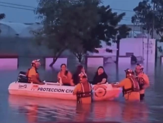Inundaciones por lluvias dejan más de 45personas atrapadas en Sinaloa