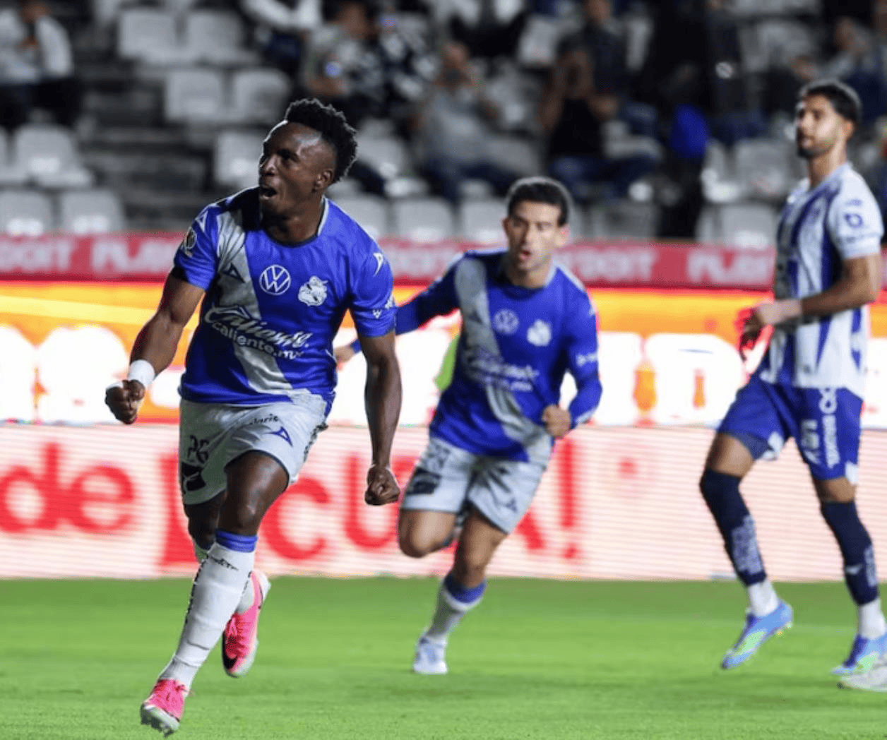 Puebla consigue agónica victoria frente al Pachuca