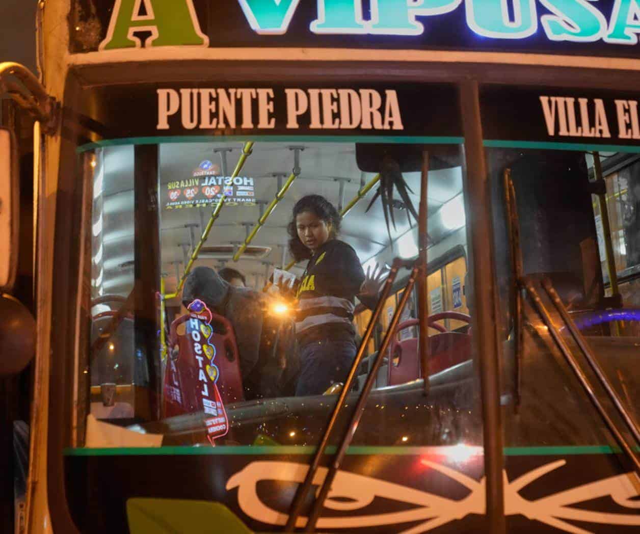 Asesinan a chofer de bus en Lima durante ataque extorsivo