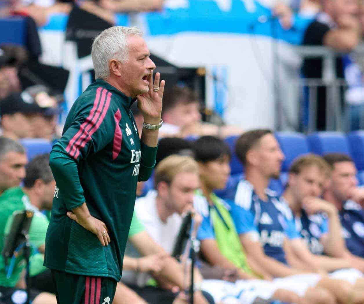 Real Madrid presenta a Mourinho como DT