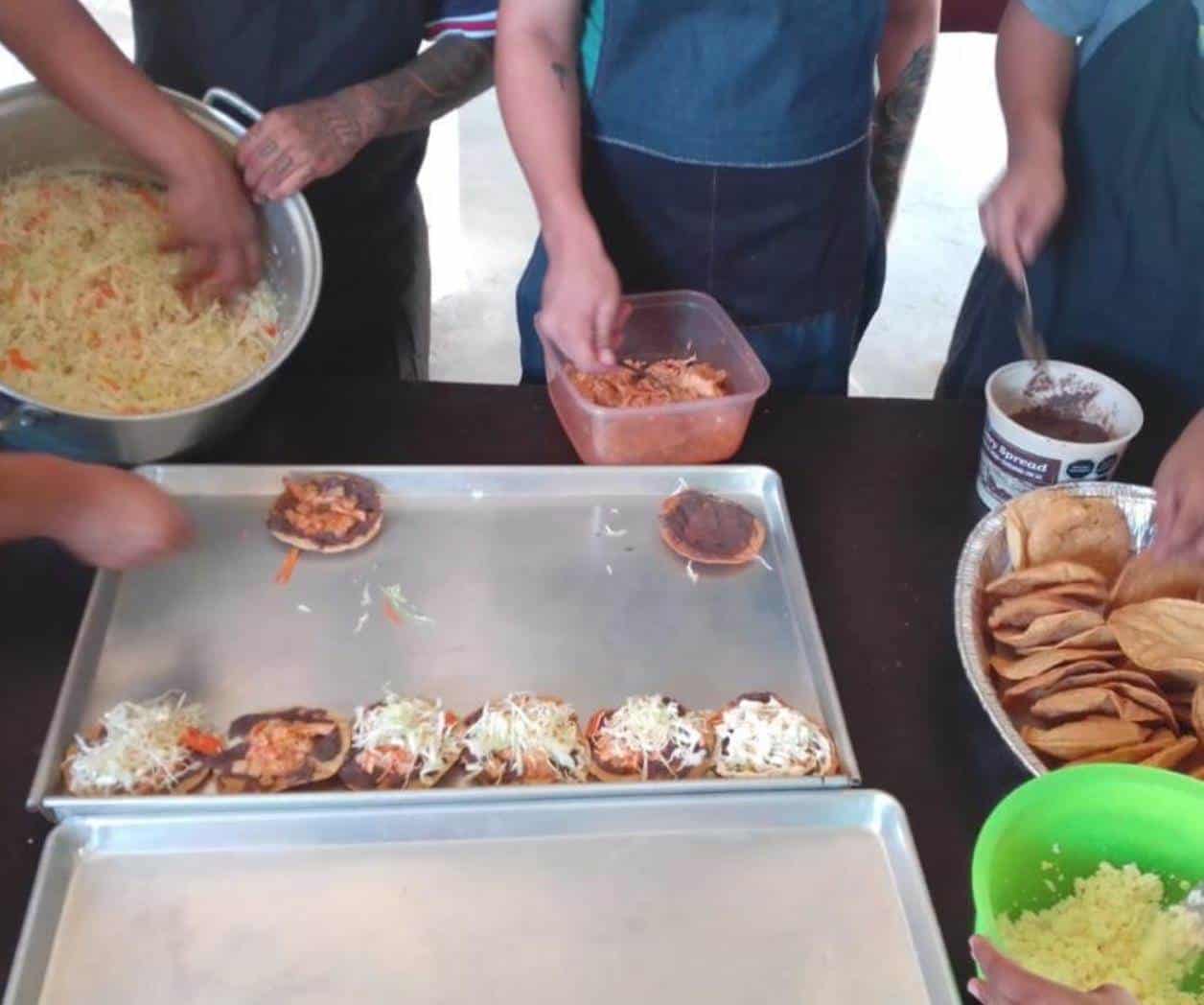  Capacitan en gastronomía a adolescentes en Reynosa