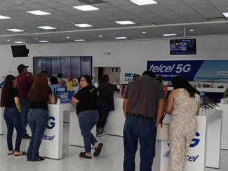 Largas filas en telefónicas por suspensión de líneas en Reynosa