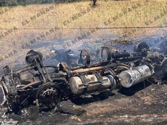 Trailero muere calcinado al volcar su unidad e incendiarse