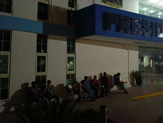 Acampan en Río Bravo esperando ficha del SAT