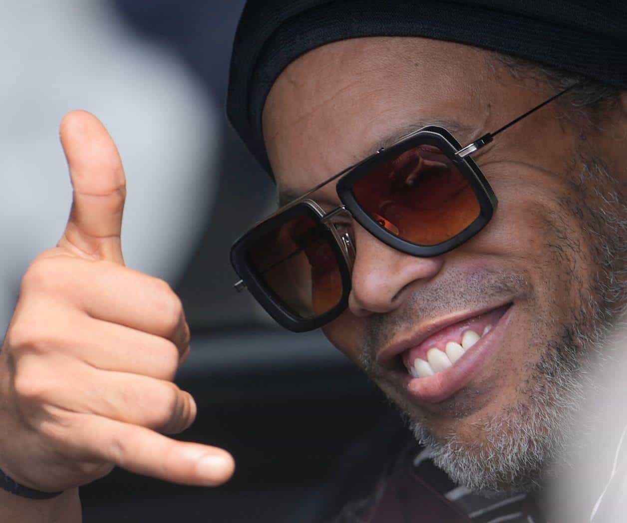 Ronaldinho llega a Italia tras fichar con el Ravenna de tercera división