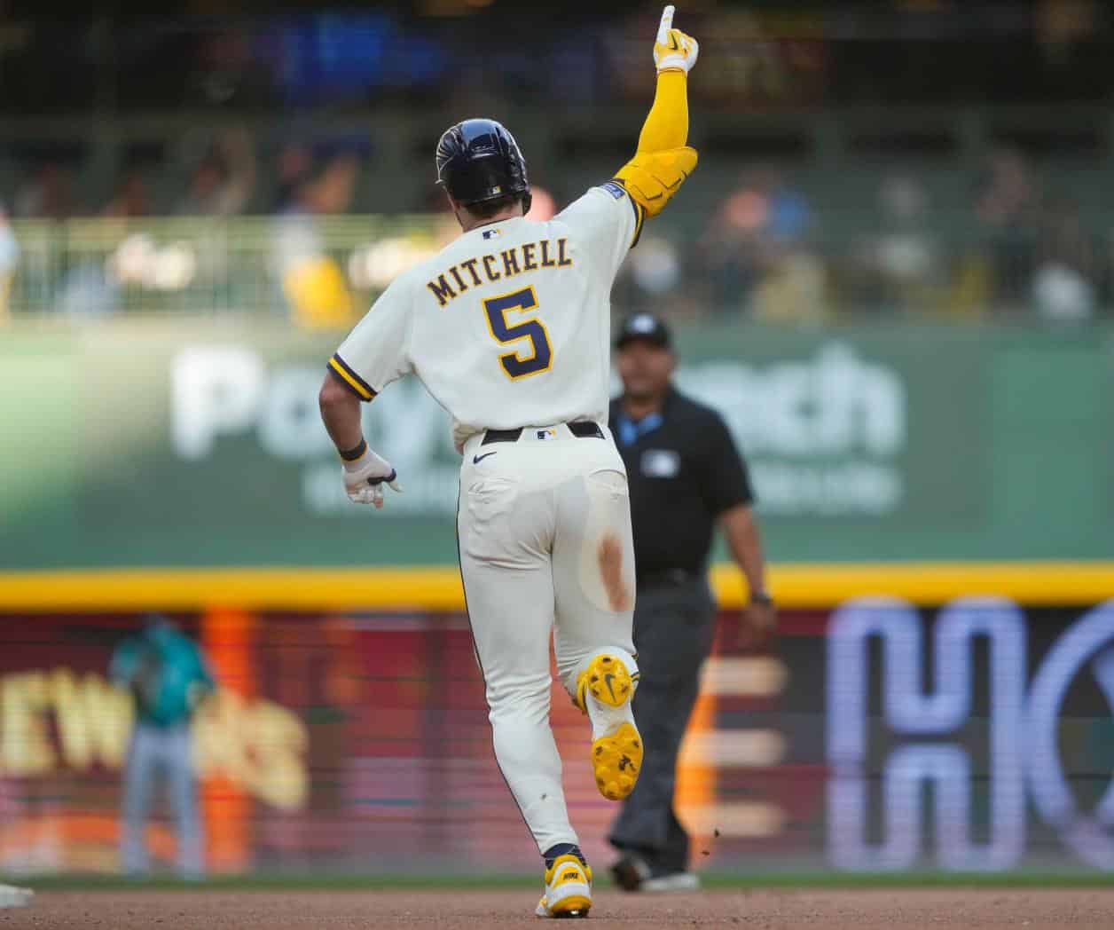 Milwaukee se lleva 2 de 3 ante Seattle