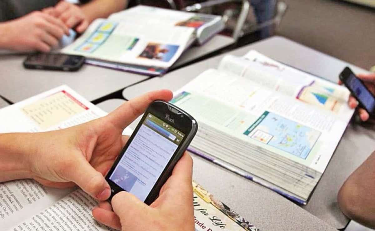  Consultará Tamaulipas uso de celulares en escuelas