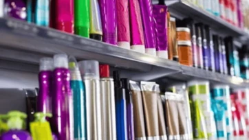 IA transforma la industria cosmética; especialistas alertan