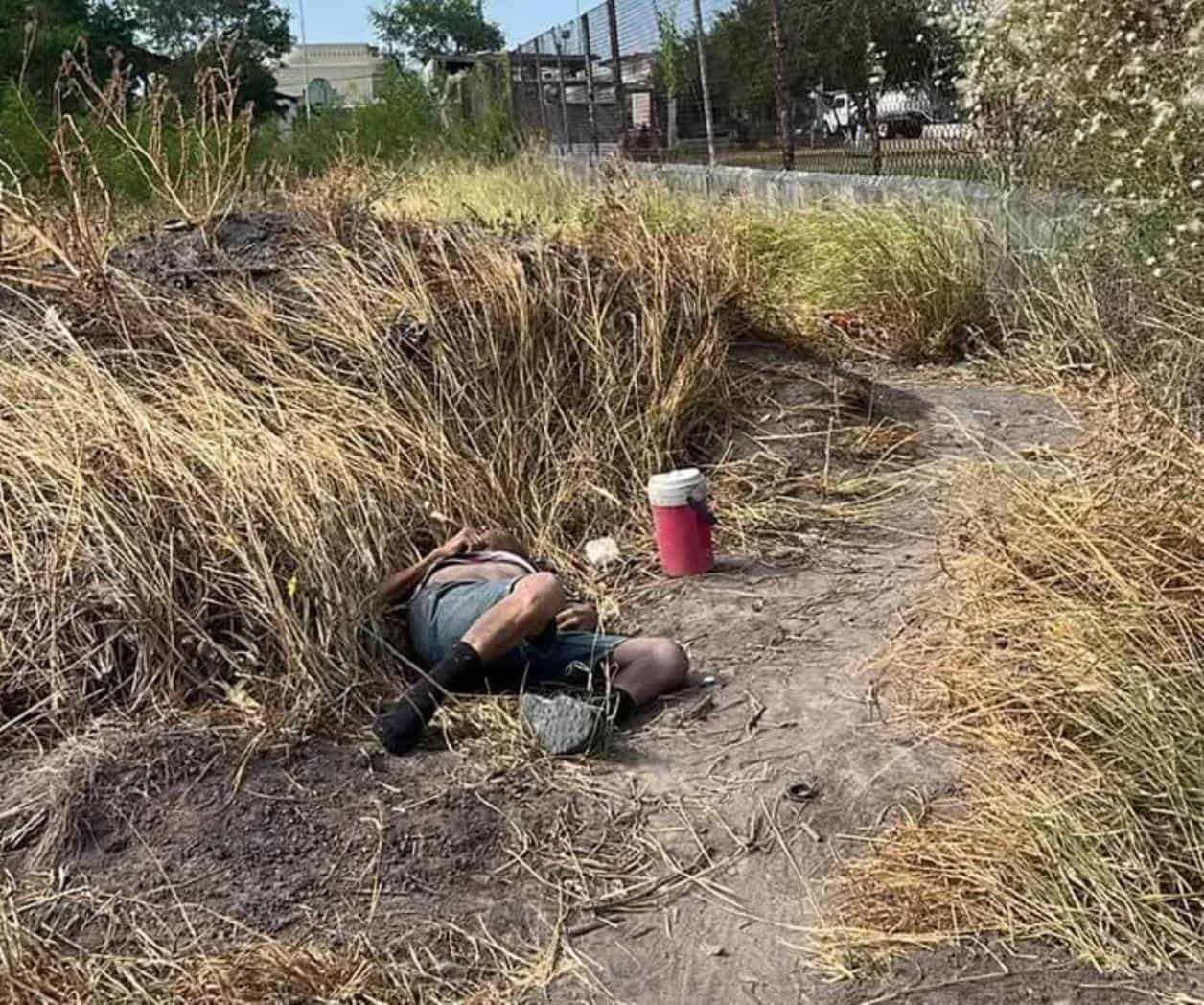 Hallan hombre sin vida en predio baldío