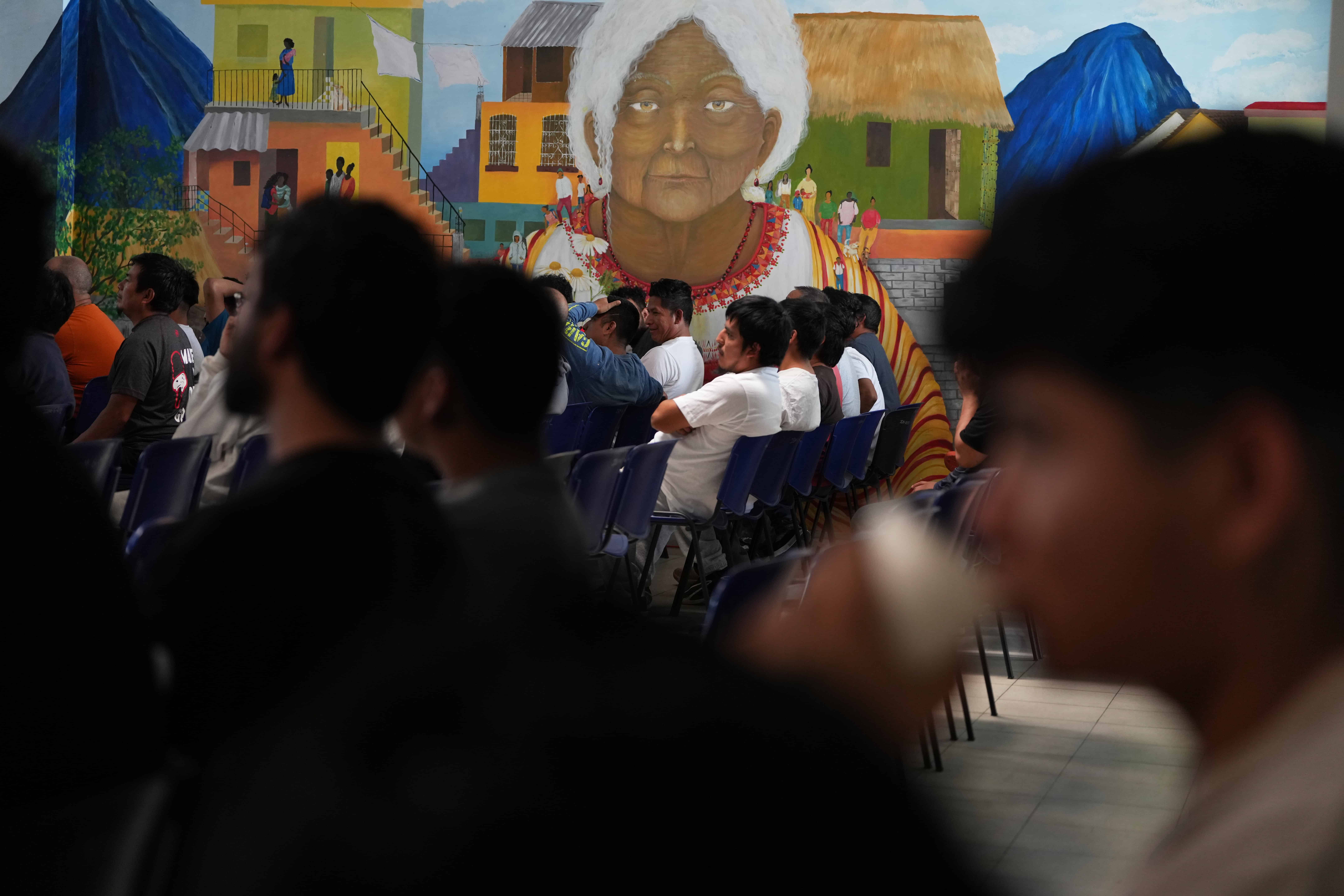 EU deporta a otros 42  mexicanos a Guatemala
