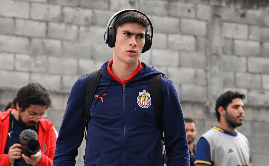 Hormiga González se despide de Chivas entre lágrimas