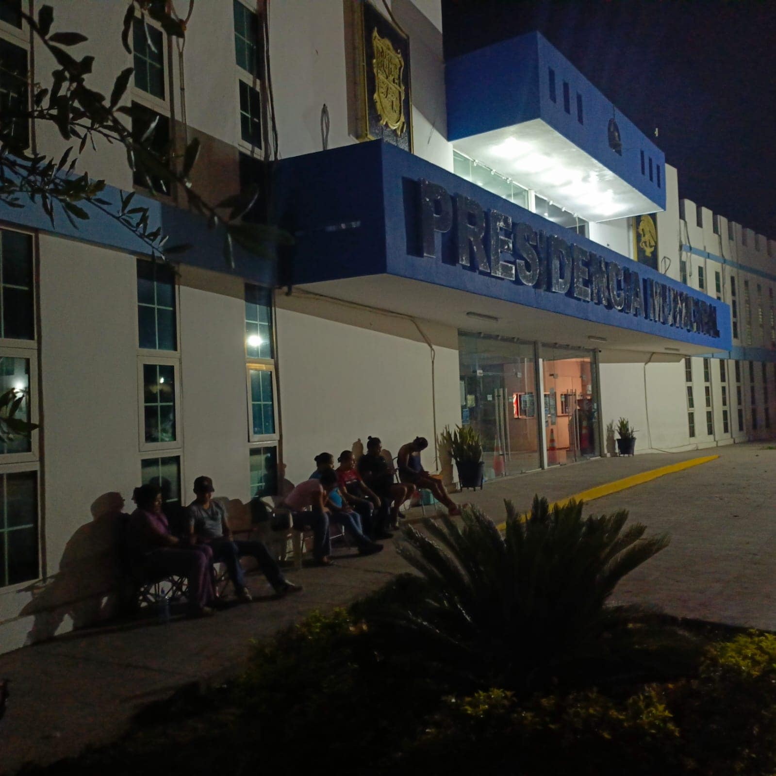 Madrugan por ficha del SAT