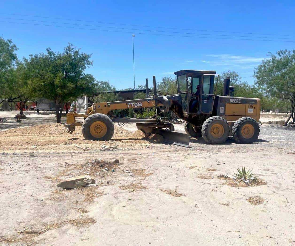 Mejoran accesos de caminos rurales