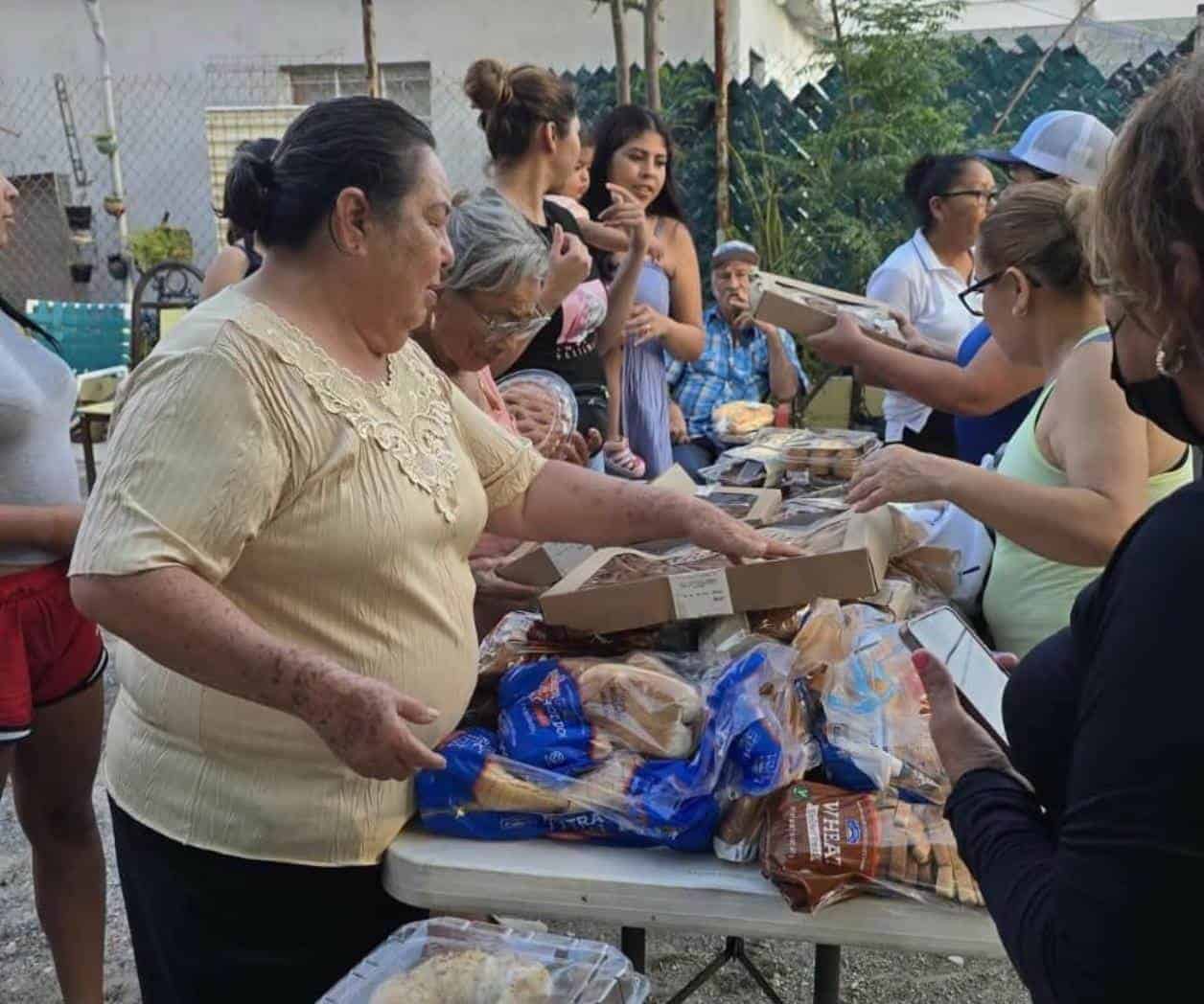 Fortalecen vínculo con reparto de pan