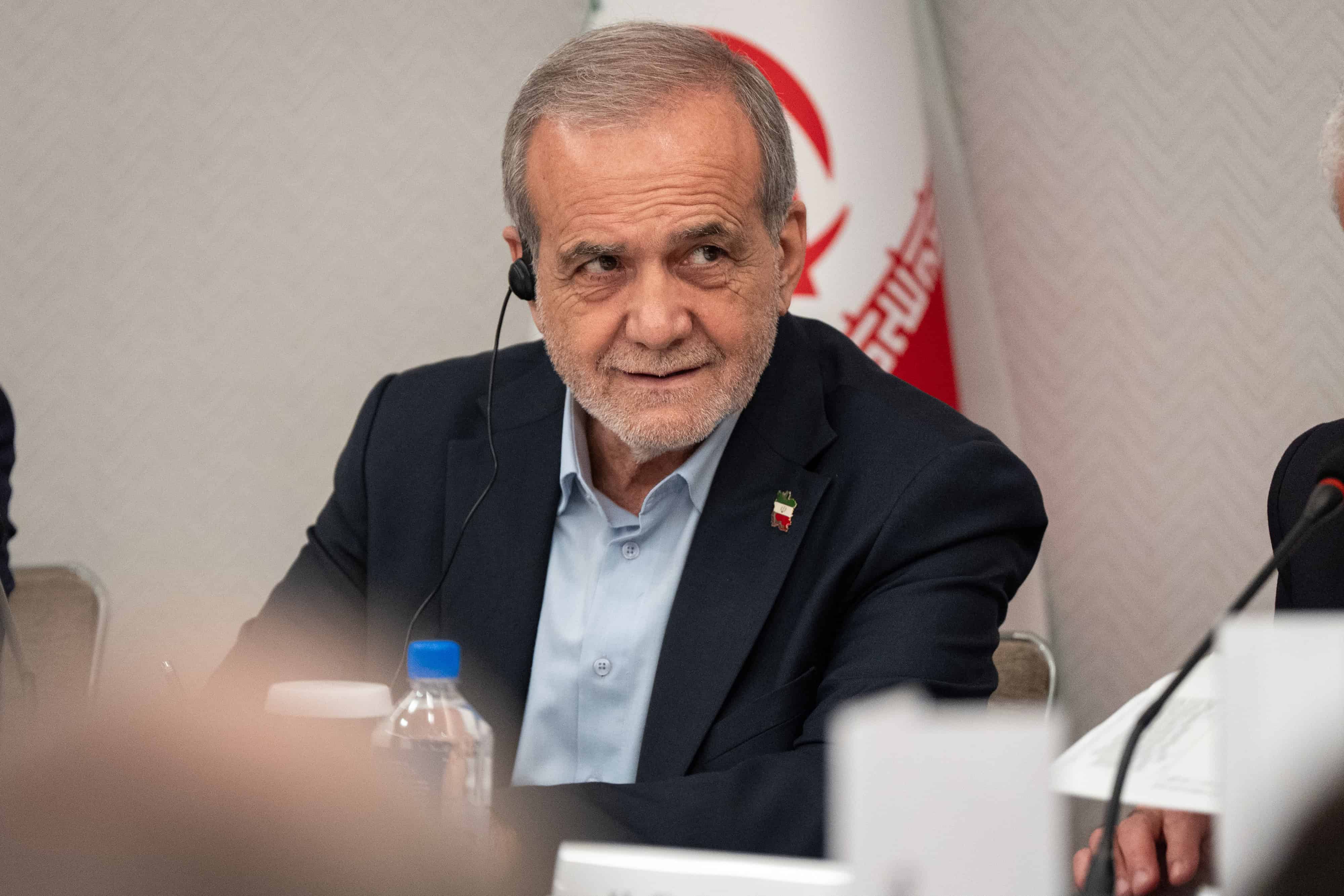 Amenaza a los vecinos que se sumen a medidas de EU