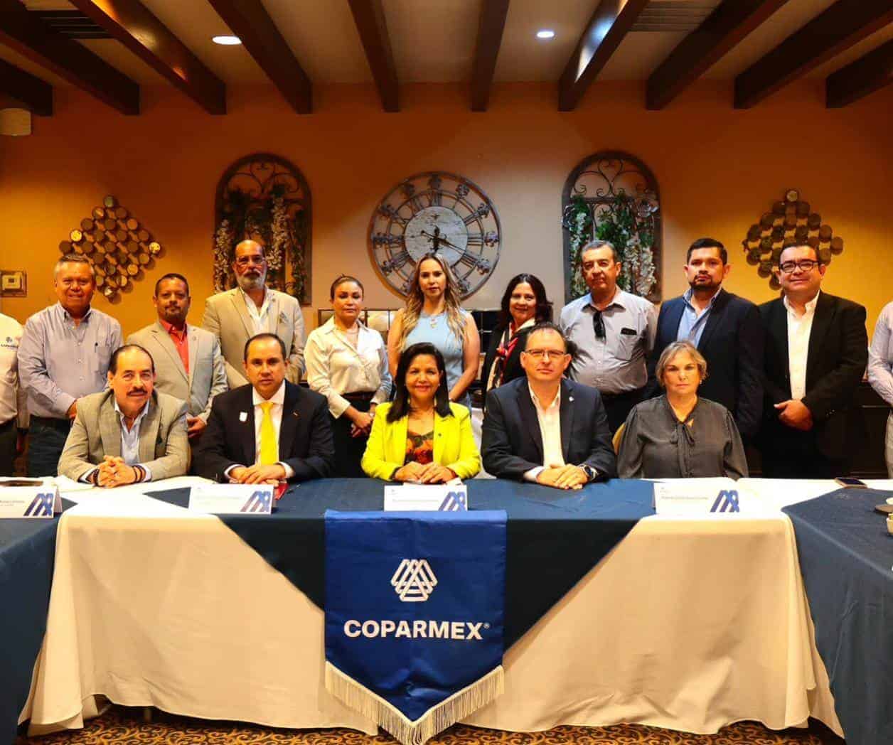 Acercan servicios y beneficios fiscales a sector empresarial