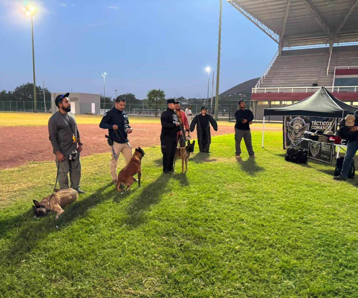 Destacan binomios K-9 en certificación internacional
