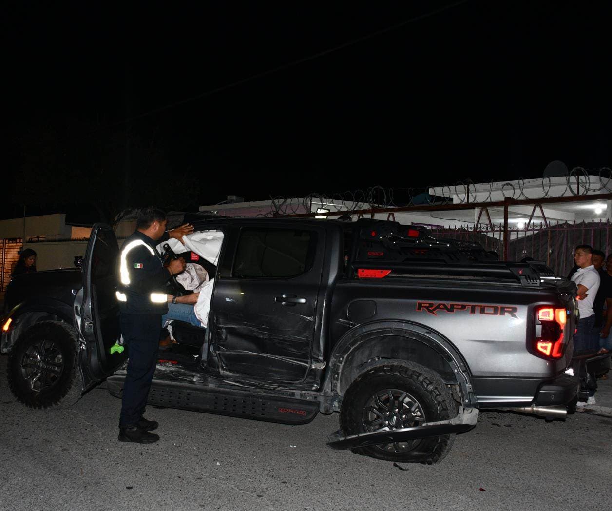 Mujer ebria provoca fuerte encontronazo