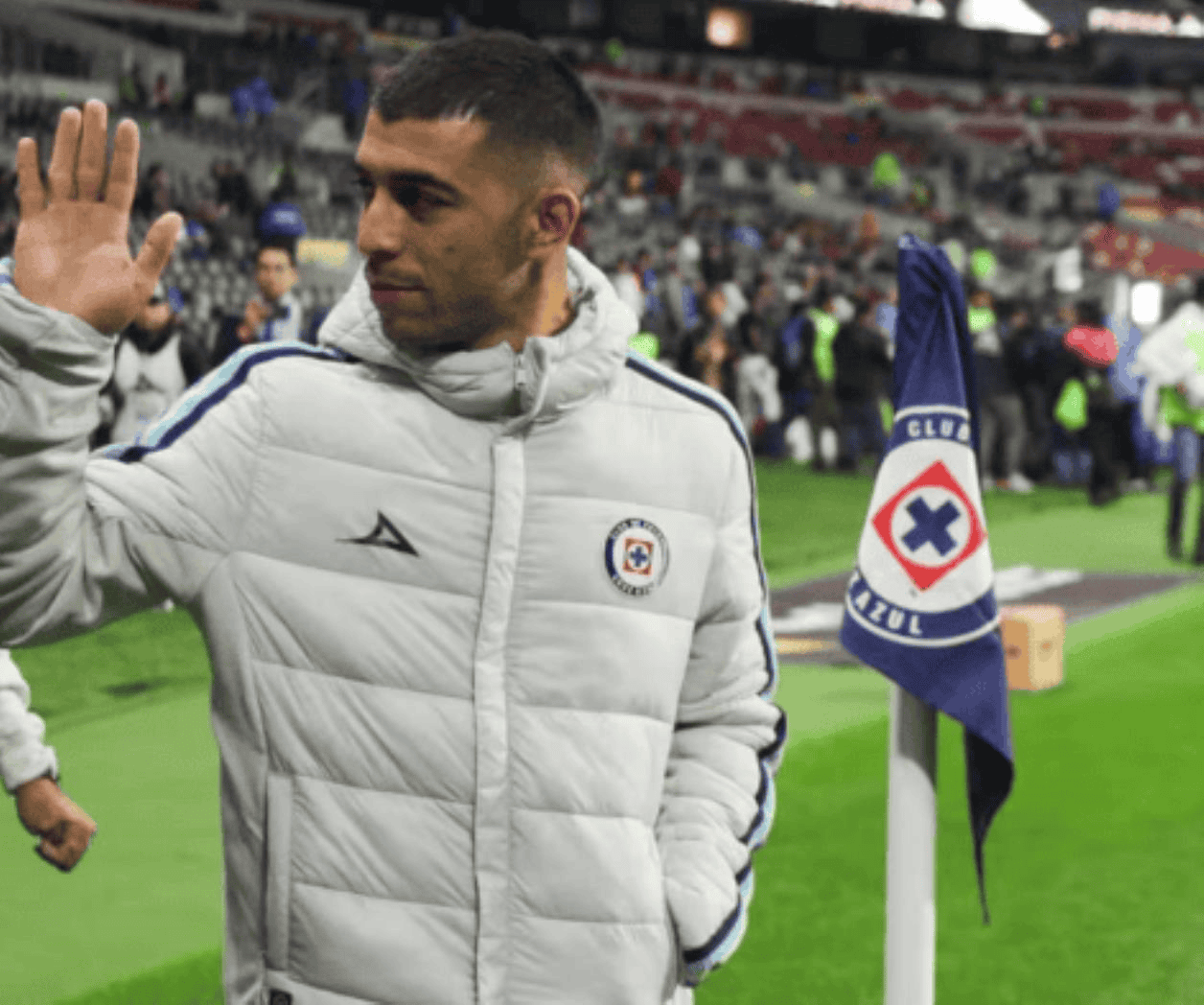 Erik Lira tiene los días contados en Cruz Azul