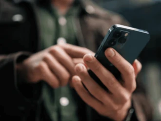 Arranca consulta a maestros sobre uso de celulares en aulas: SEP