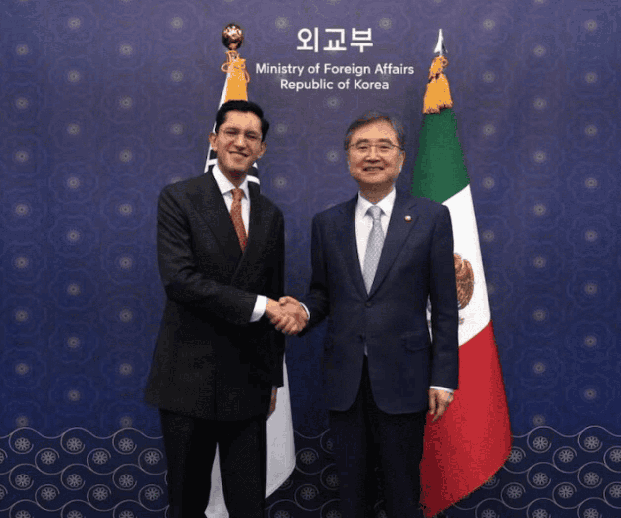 Velasco gestiona visita a México de presidente de Corea del Sur
