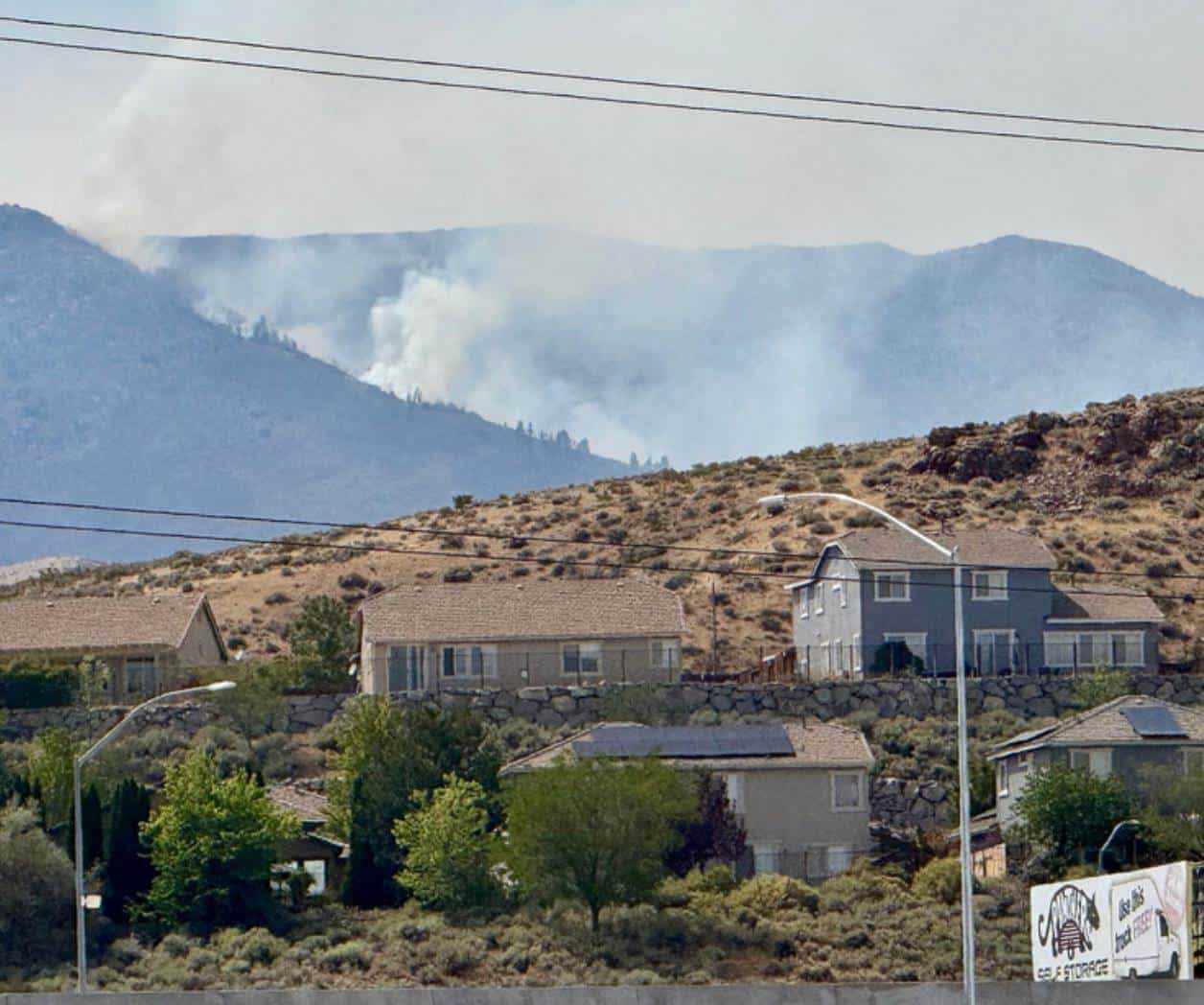 Evacuaciones masivas por incendio forestal en Reno, Nevada