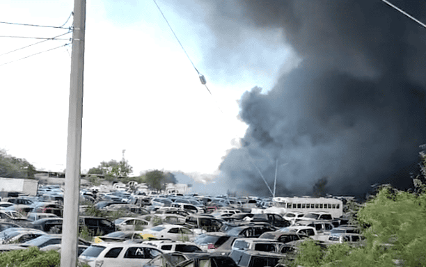 Incendio en corralón de la ciudad de Reynosa.