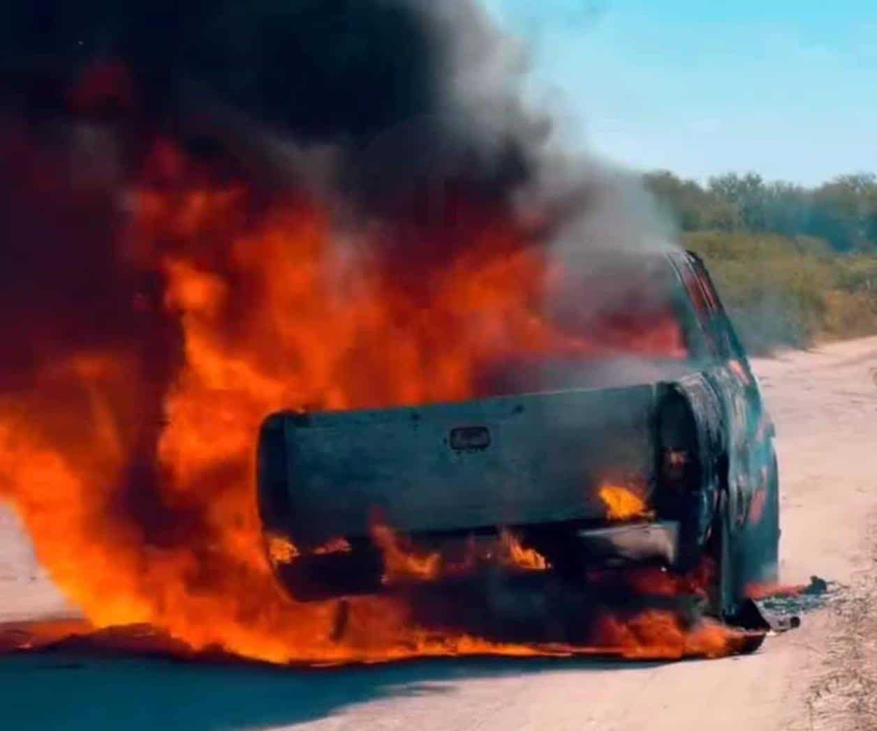 Se incendia camioneta en ejido de Río Bravo