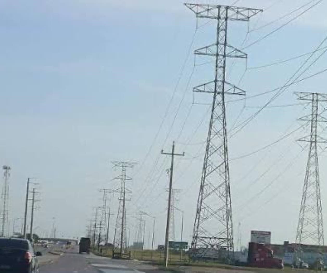  Falla en torres de CFE dejó sin luz a seis municipios