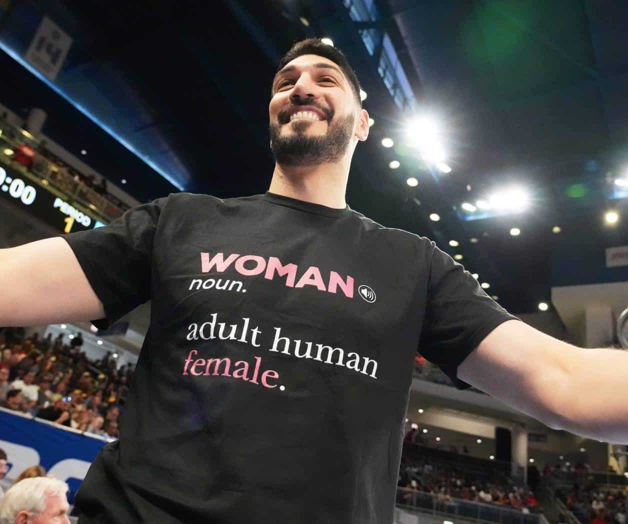 Expulsan a Kanter de juego de WNBA