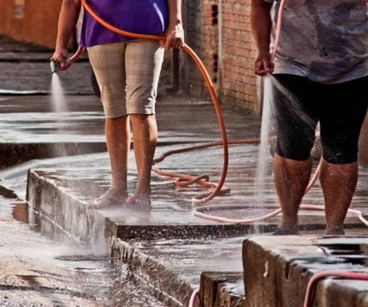 Multan por desperdiciar agua