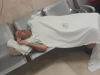 Acusa a IMSS de no atender a su esposo